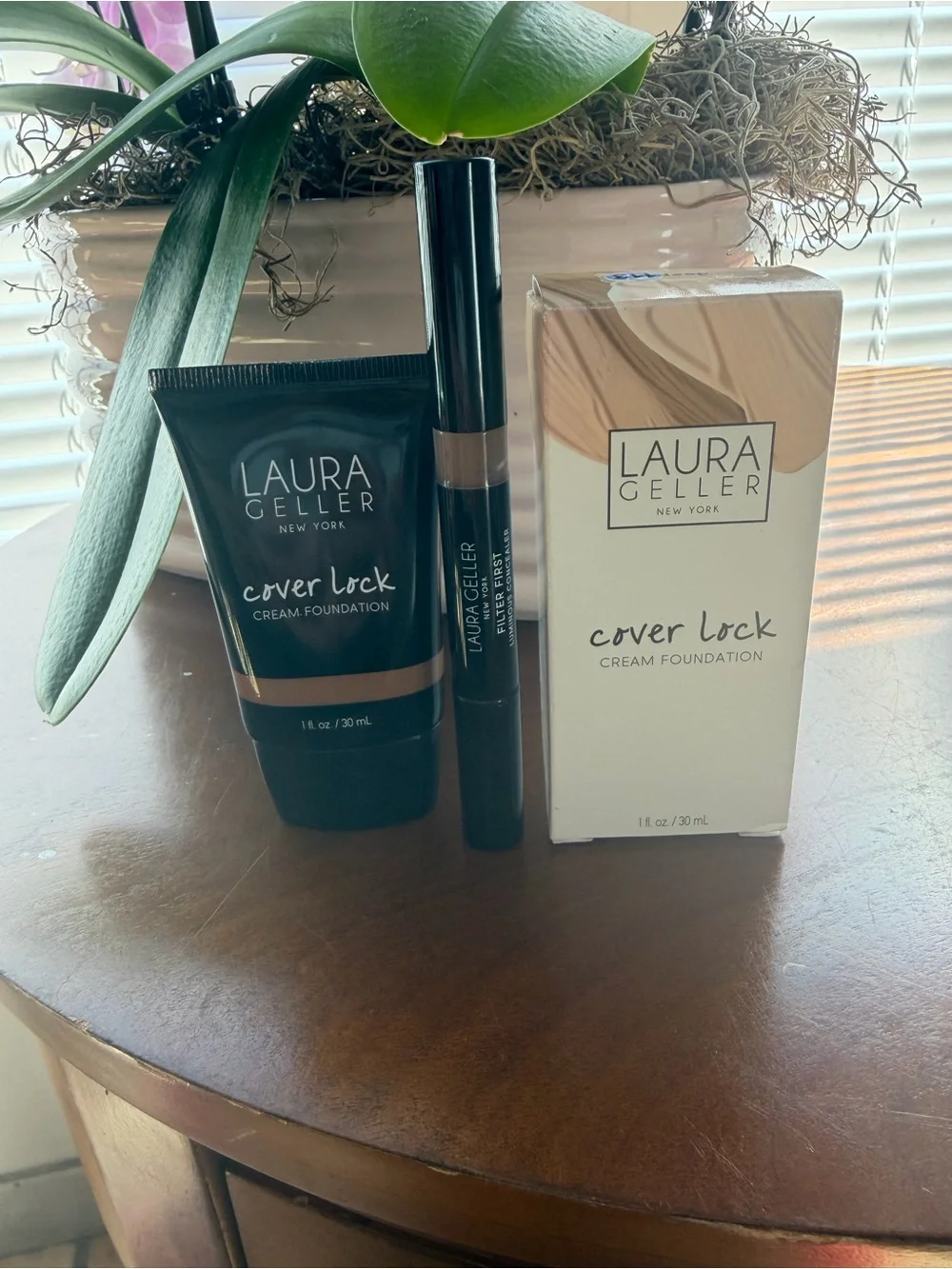 Laura Geller Cover Lock Cream Foundation - Black Packaging